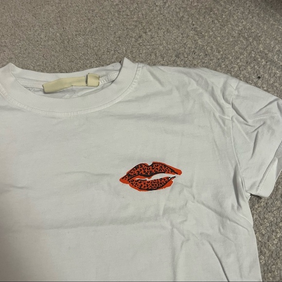 Soft Gallery Lips Tee - Picture 4 of 5